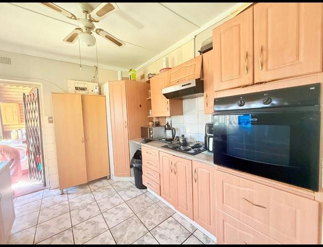 3 BEDROOM HOUSE FOR SALE IN VANDERBIJLPARK CE 2